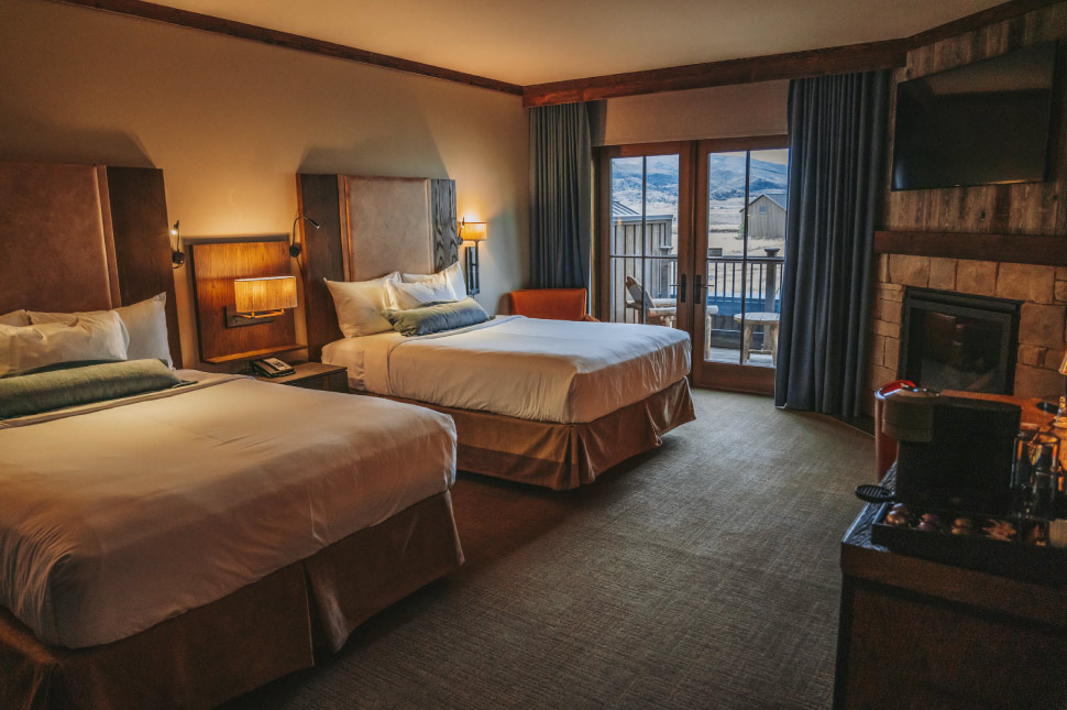 https://sagelodge.com/wp-content/uploads/2022/11/970x645-Accessible-Room-Lodge-Double-Queen-at-Sage-Lodge-Montana-Luxury-Hotel-Resort-near-Yellowstone-National-Park-v2.jpg